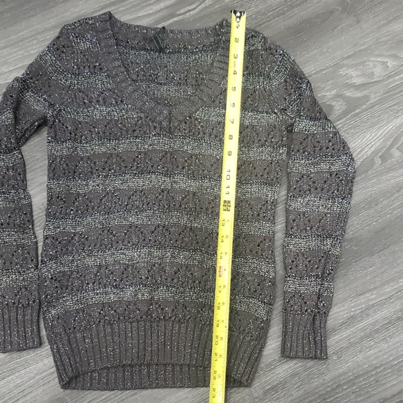 🌻2 for $35🌻 Guess sweater sz M - Picture 2 of 3